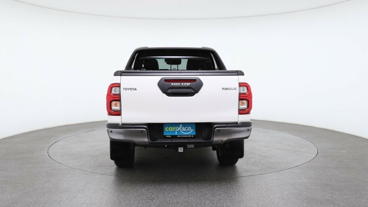 Toyota Hilux image 2