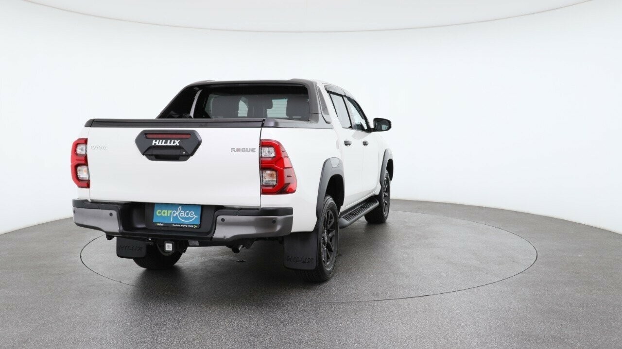 Toyota Hilux image 3