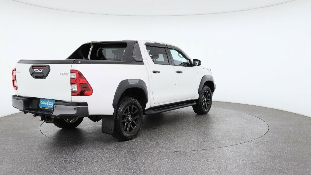 Toyota Hilux image 4