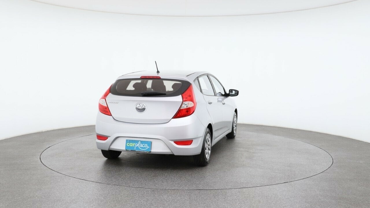 Hyundai Accent image 3