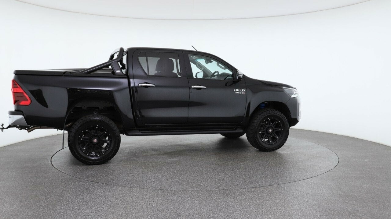 Toyota Hilux image 4