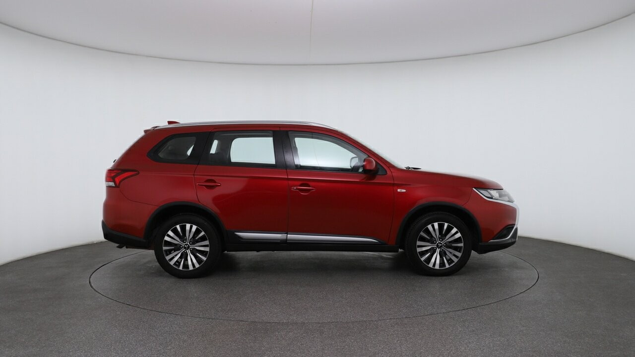 Mitsubishi Outlander image 3
