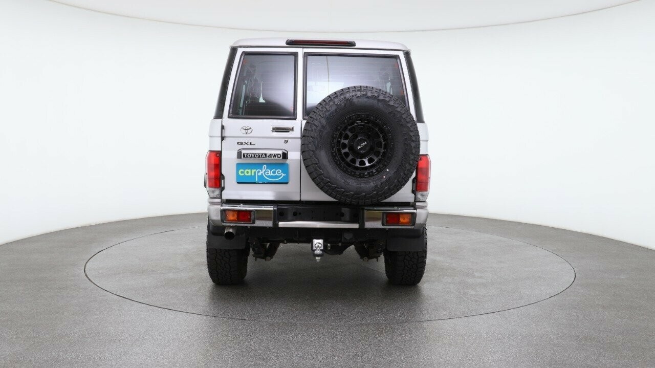 Toyota Landcruiser image 2