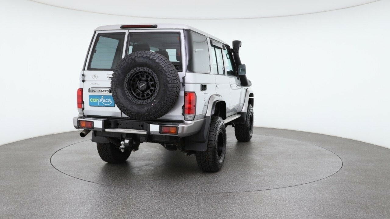 Toyota Landcruiser image 3