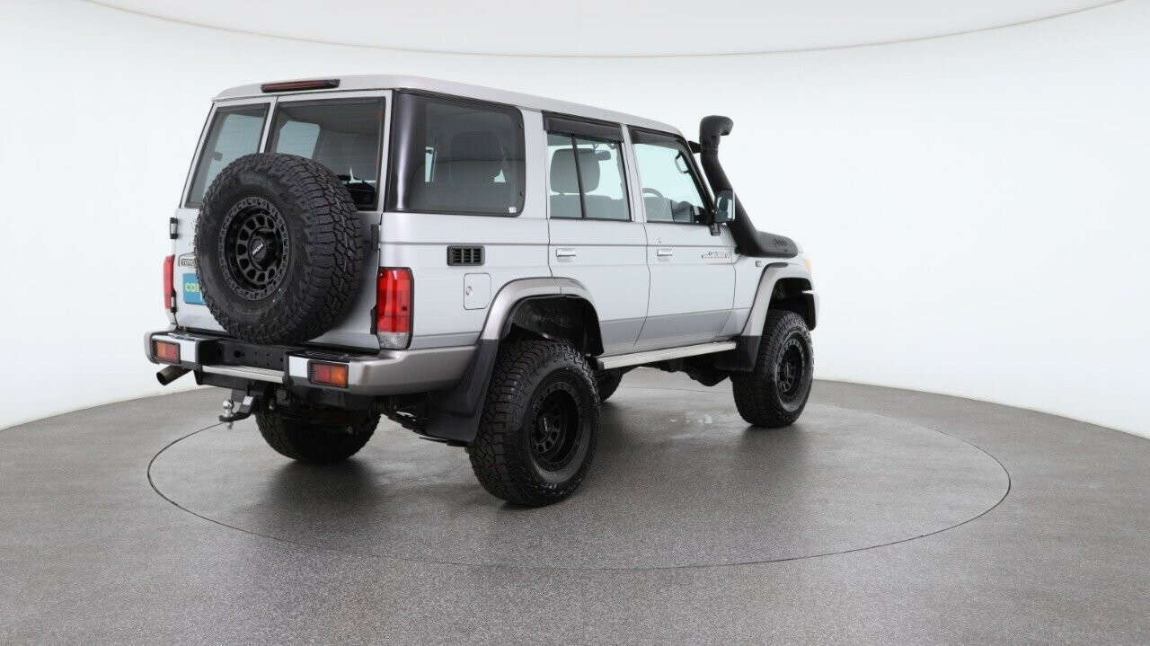 Toyota Landcruiser image 4