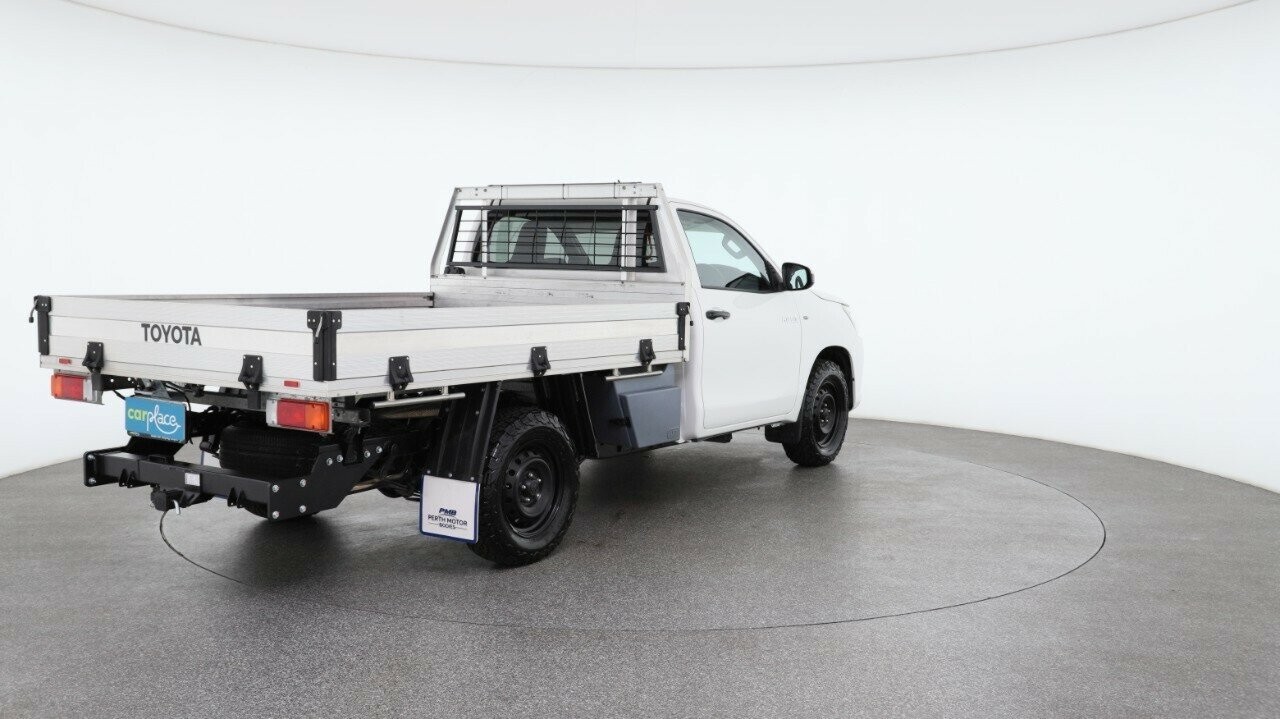 Toyota Hilux image 4