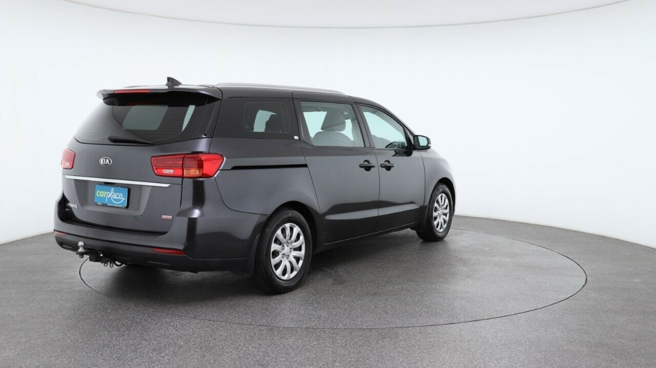 Kia Carnival image 4