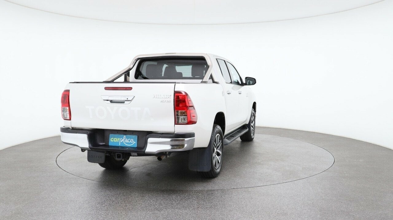 Toyota Hilux image 3