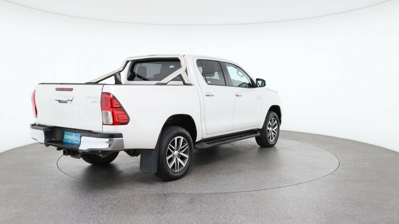 Toyota Hilux image 4
