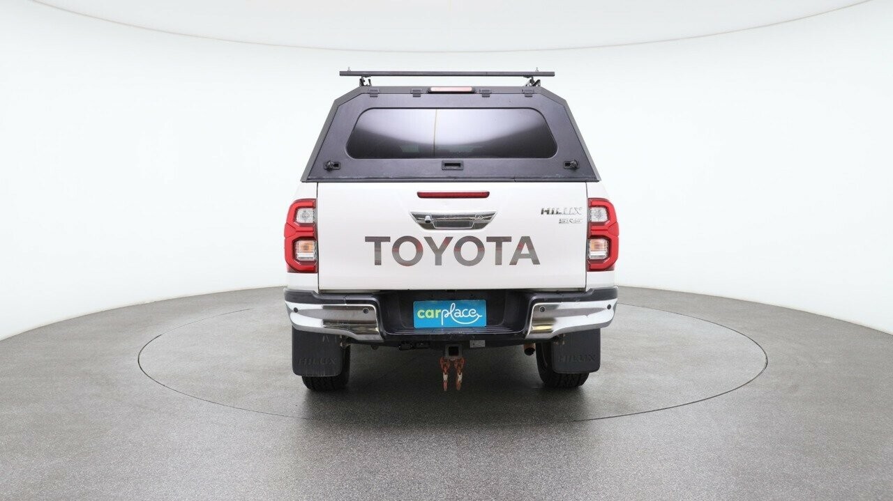 Toyota Hilux image 2