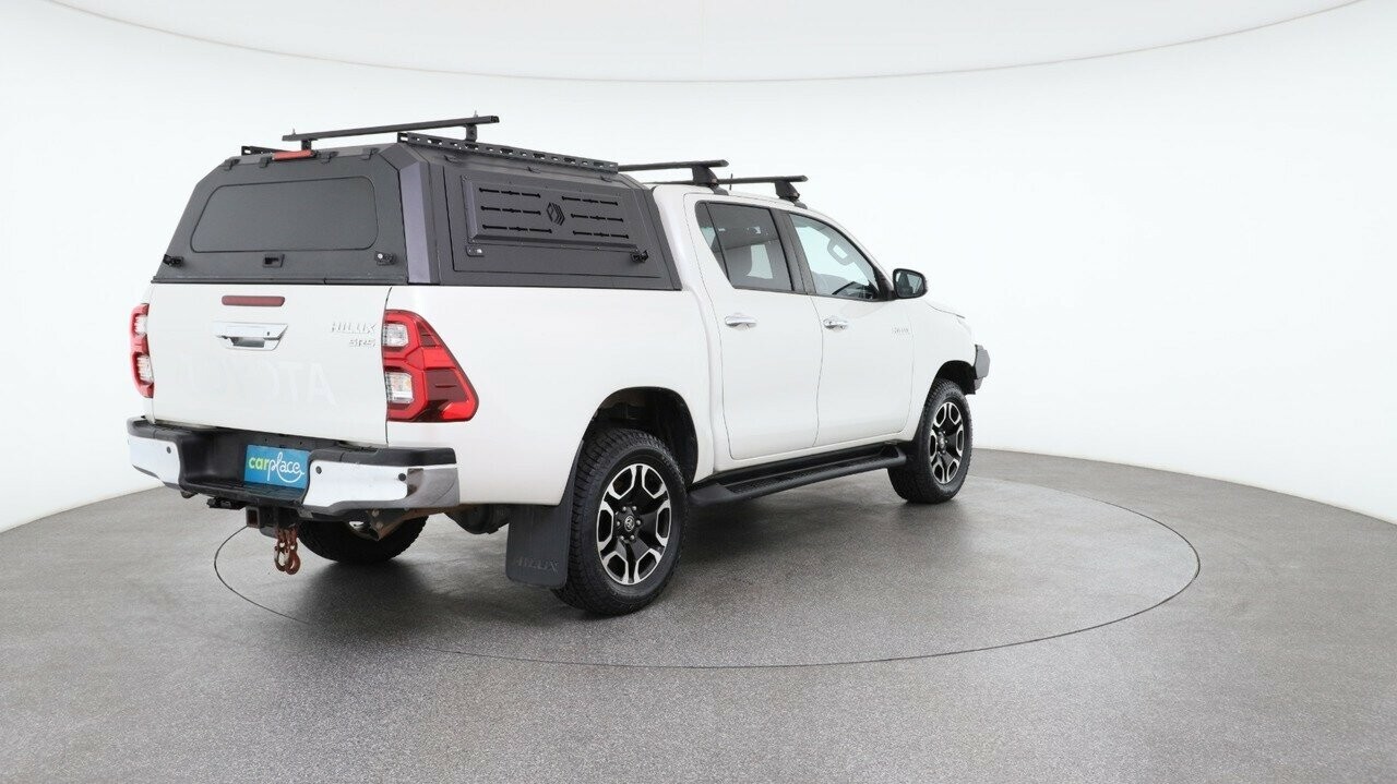 Toyota Hilux image 4