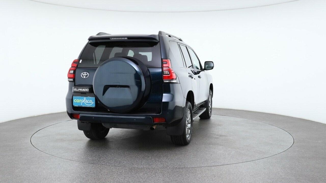 Toyota Landcruiser Prado image 3