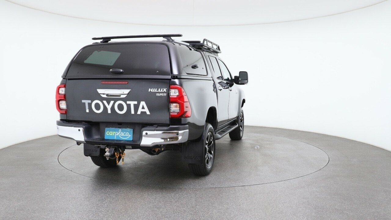 Toyota Hilux image 3