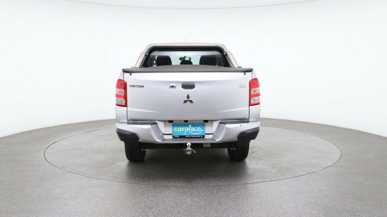 Mitsubishi Triton image 2