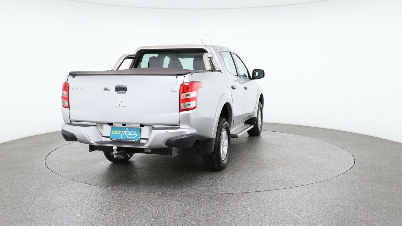 Mitsubishi Triton image 3