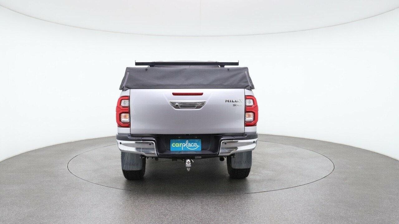 Toyota Hilux image 2
