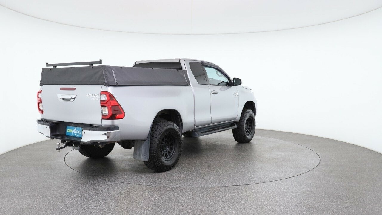 Toyota Hilux image 4