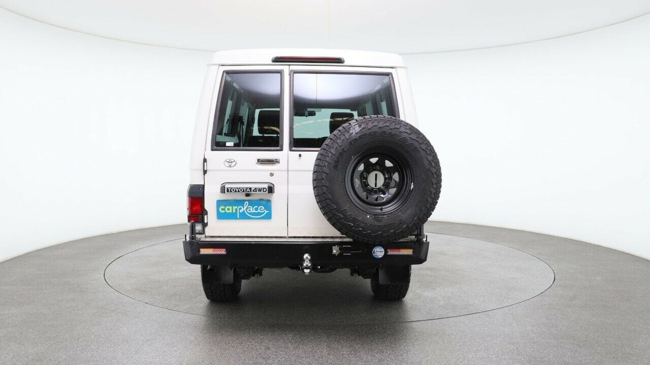 Toyota Landcruiser image 2