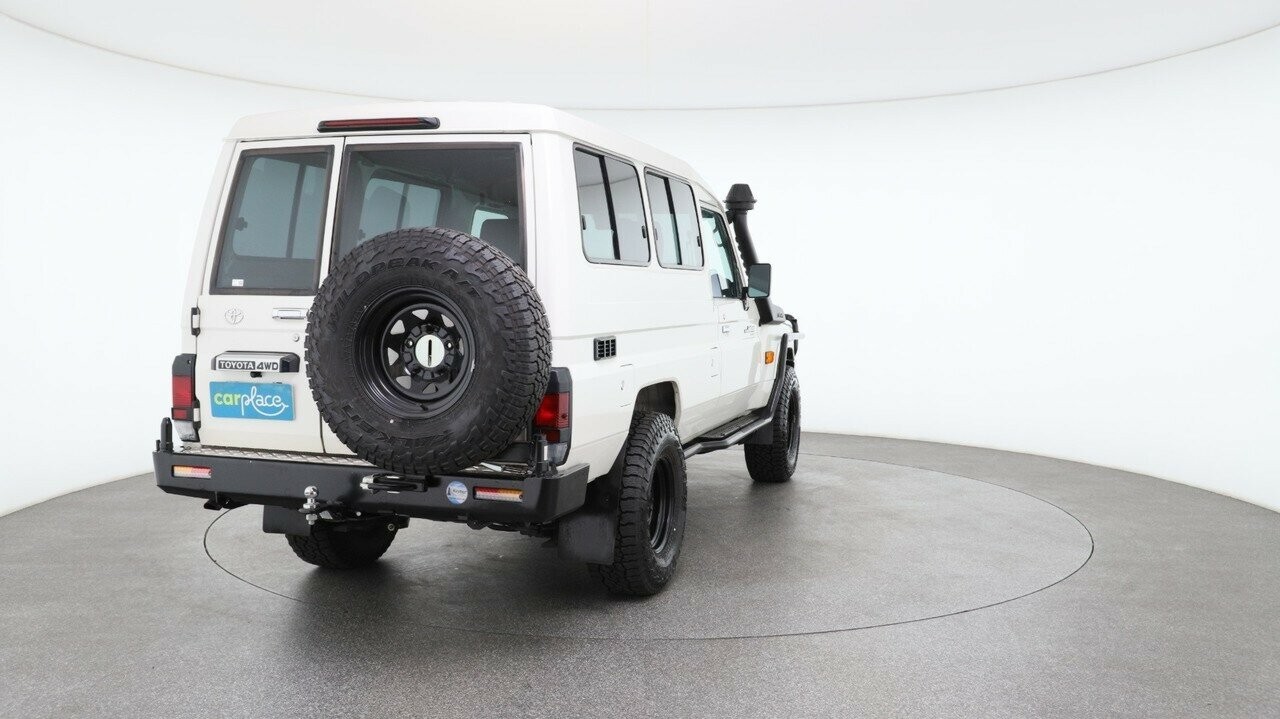 Toyota Landcruiser image 3