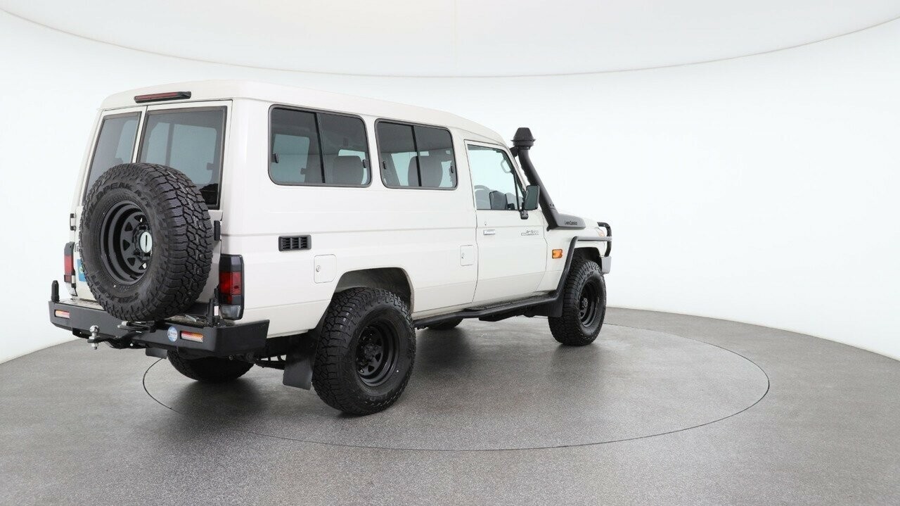 Toyota Landcruiser image 4