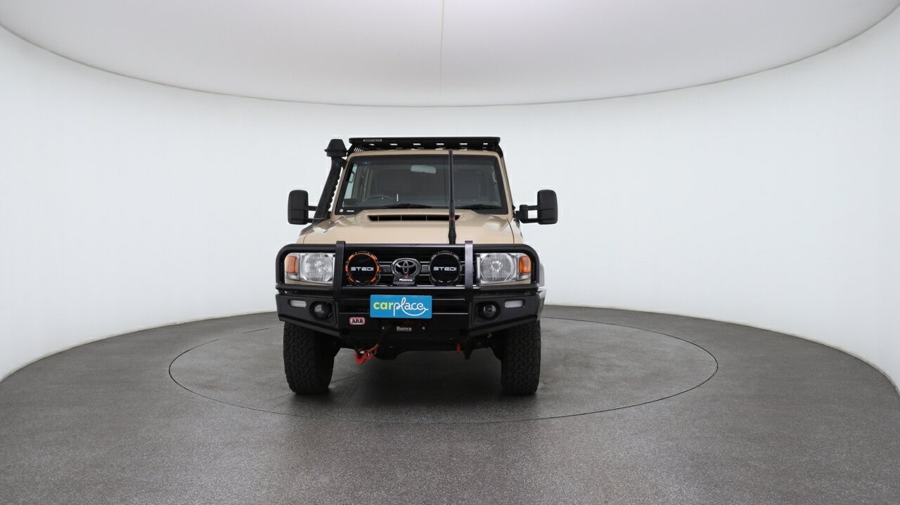 Toyota Landcruiser image 2