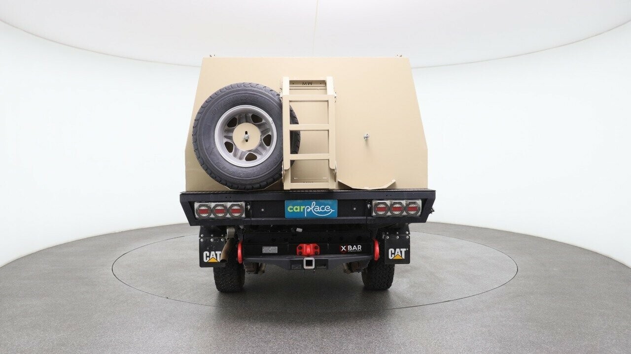 Toyota Landcruiser image 2