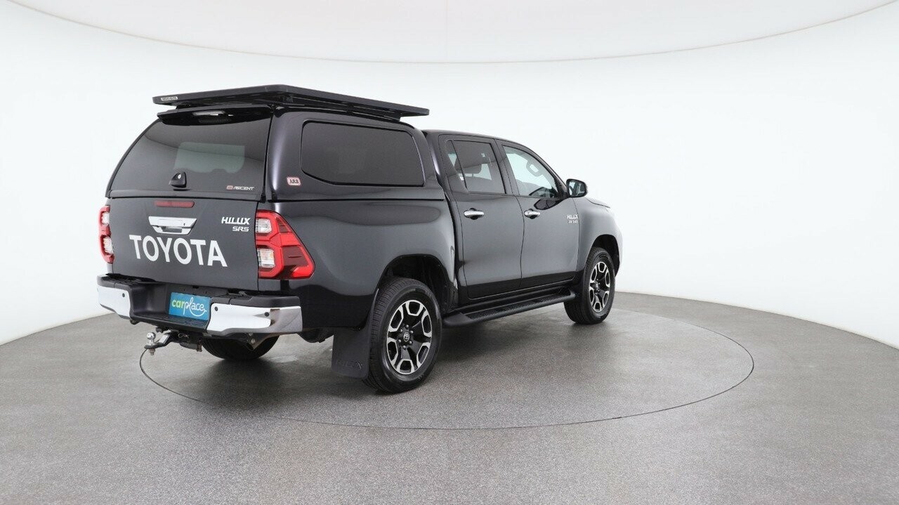 Toyota Hilux image 4