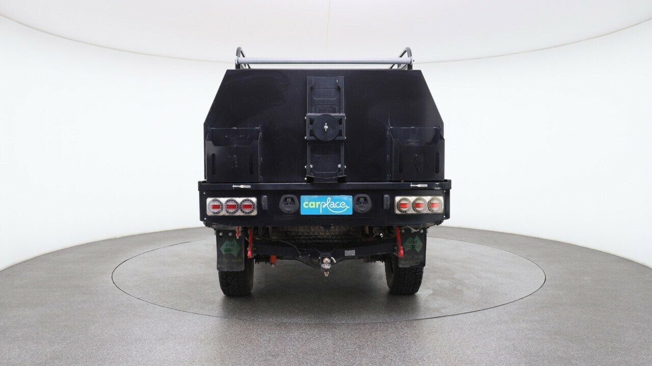 Toyota Hilux image 2