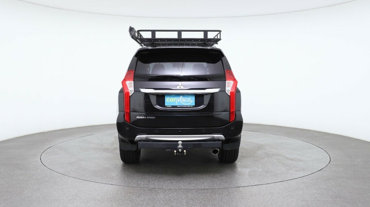 Mitsubishi Pajero Sport image 2