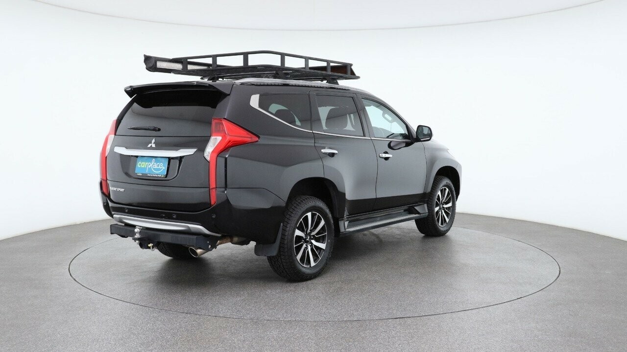 Mitsubishi Pajero Sport image 4