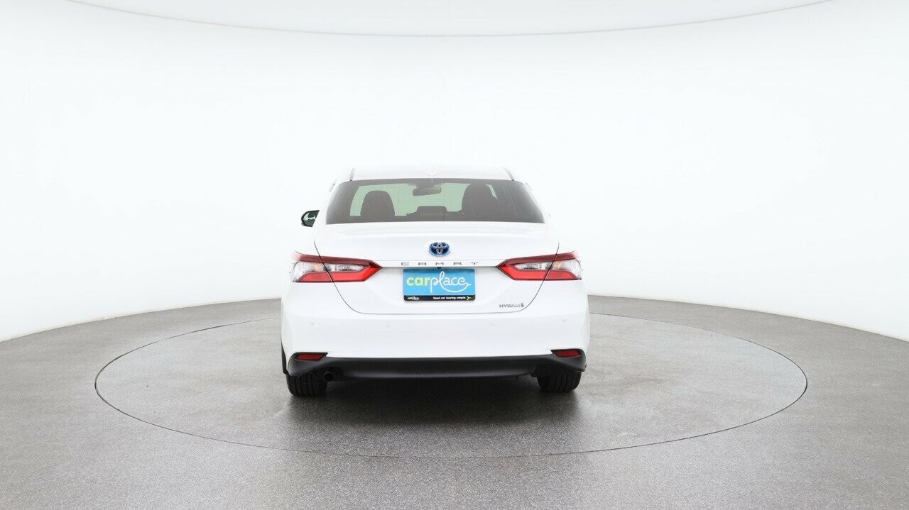 Toyota Camry image 2