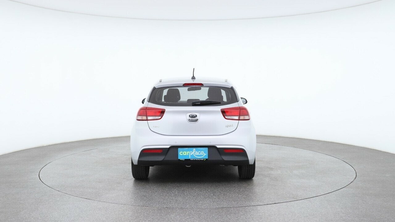 Kia Rio image 2