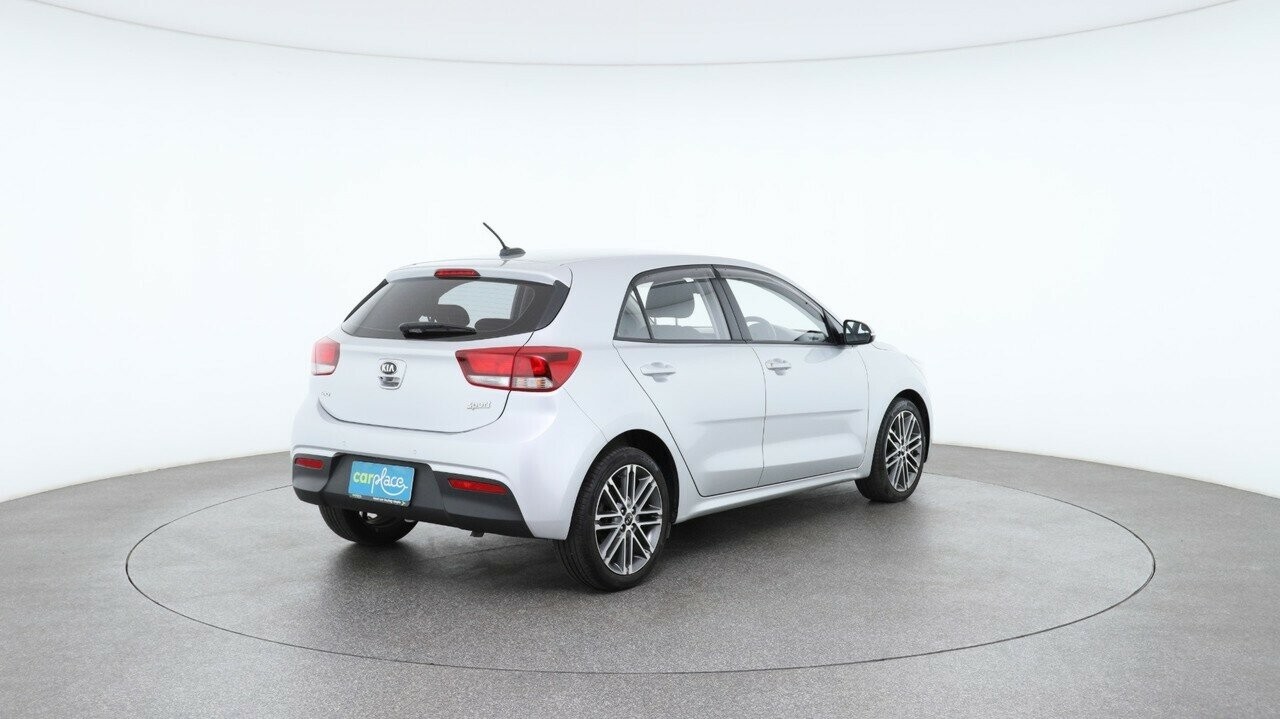 Kia Rio image 4
