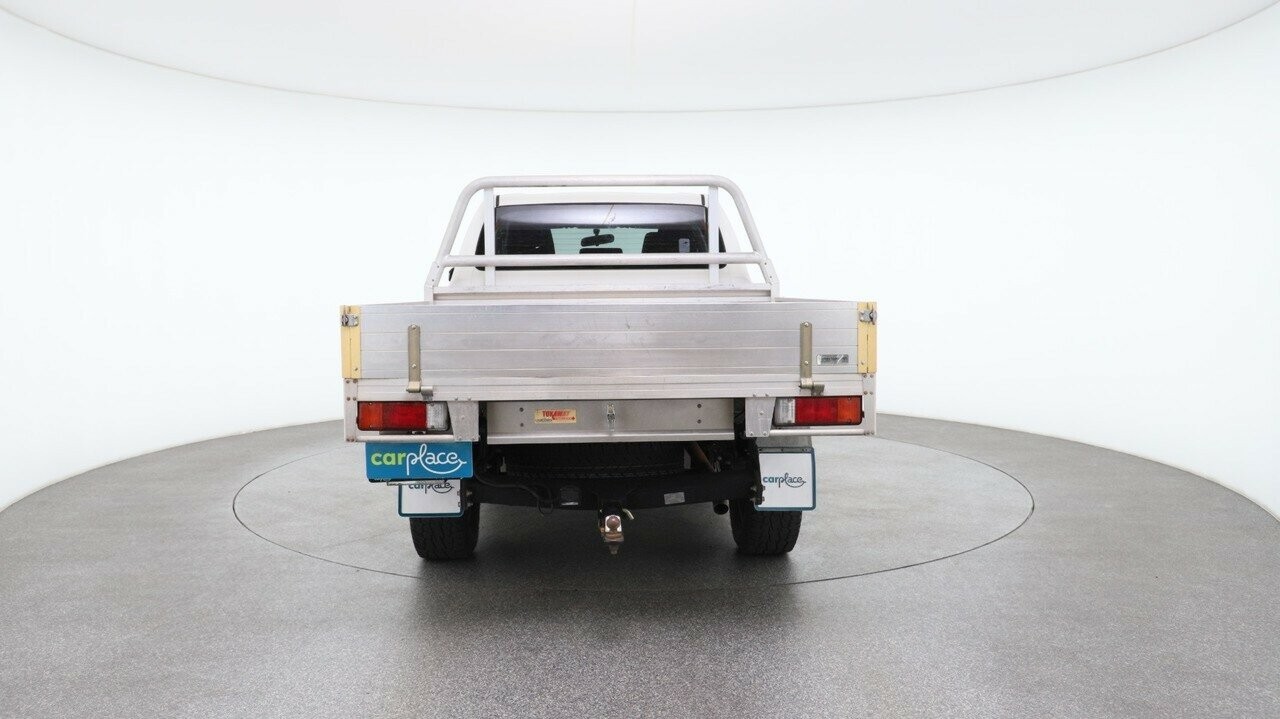 Toyota Hilux image 2