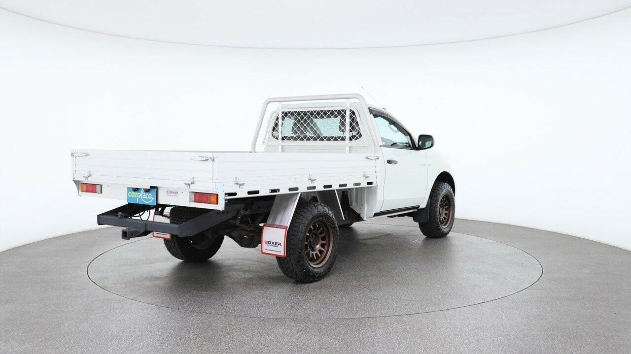 Mitsubishi Triton image 4