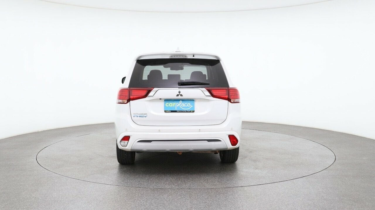 Mitsubishi Outlander image 2