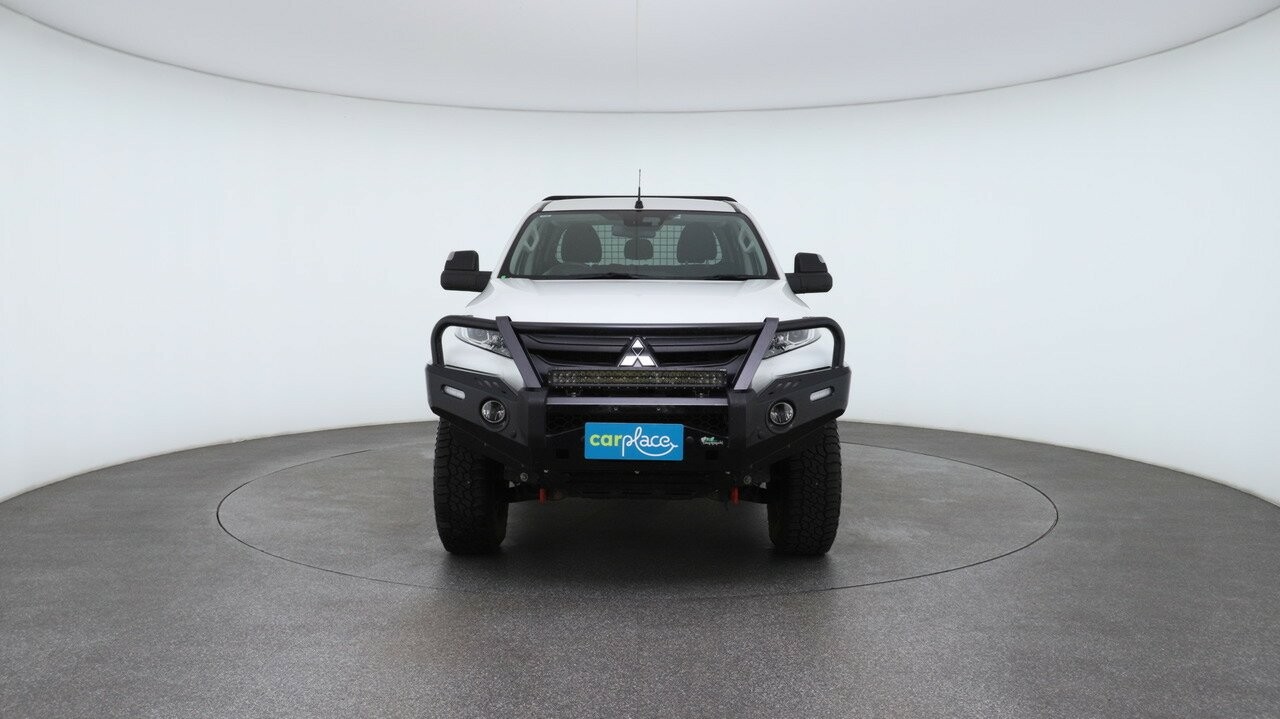 Mitsubishi Triton image 2