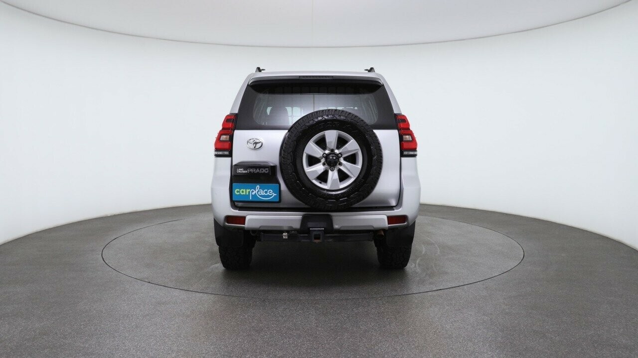 Toyota Landcruiser Prado image 2