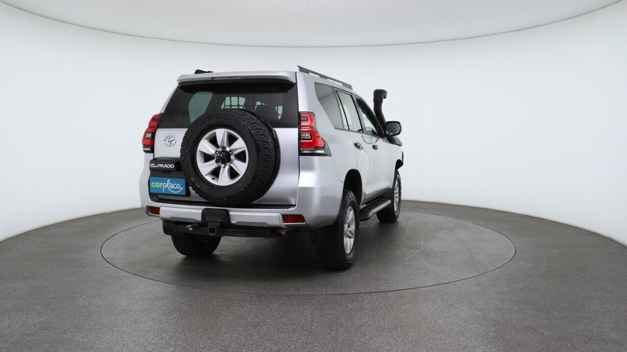 Toyota Landcruiser Prado image 3