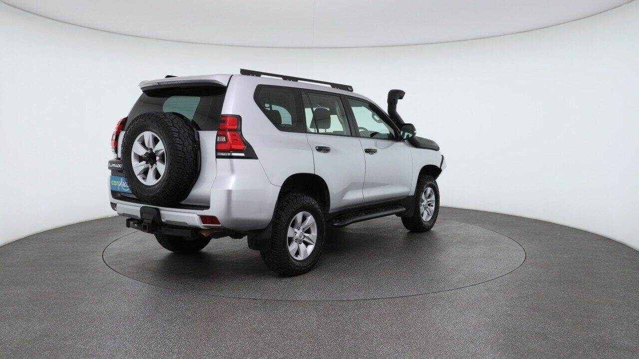 Toyota Landcruiser Prado image 4