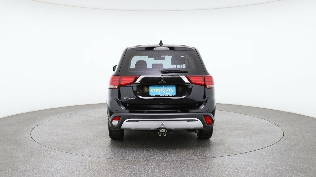 Mitsubishi Outlander image 2