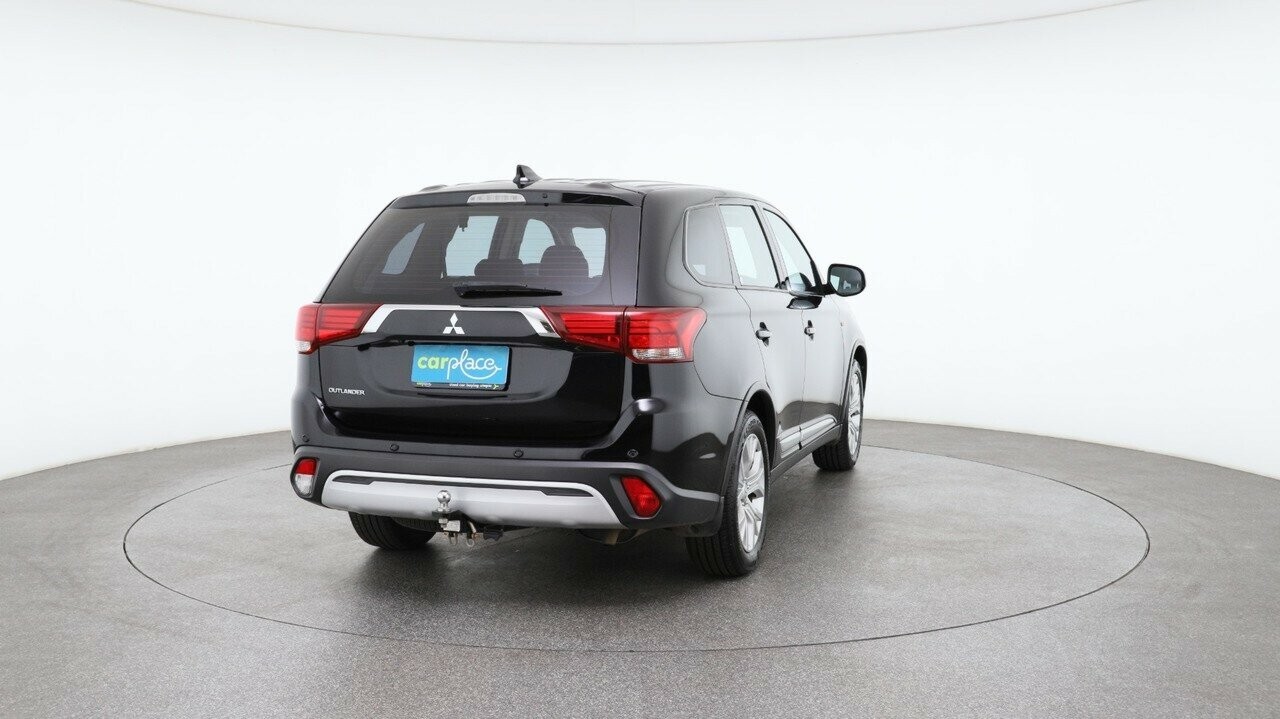 Mitsubishi Outlander image 3