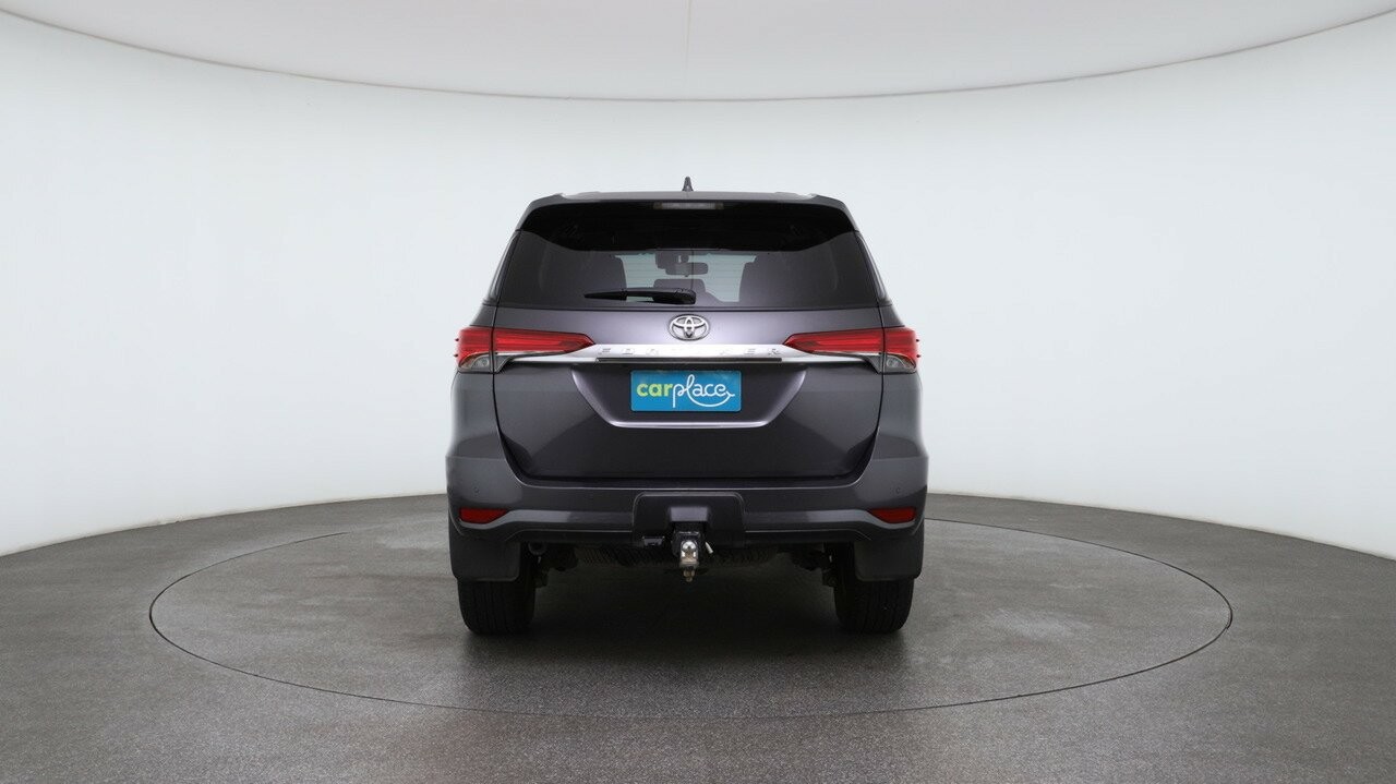 Toyota Fortuner image 2