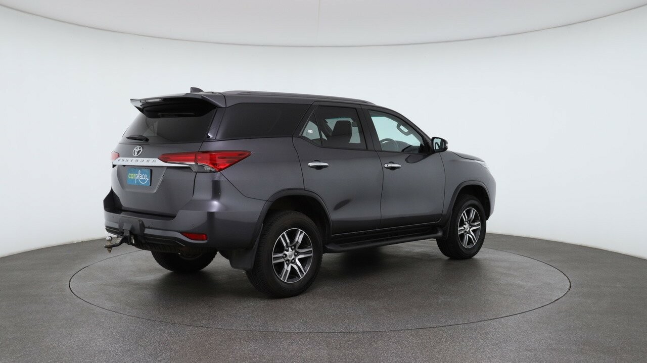 Toyota Fortuner image 3