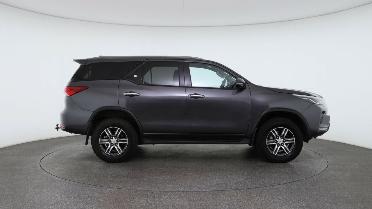 Toyota Fortuner image 4