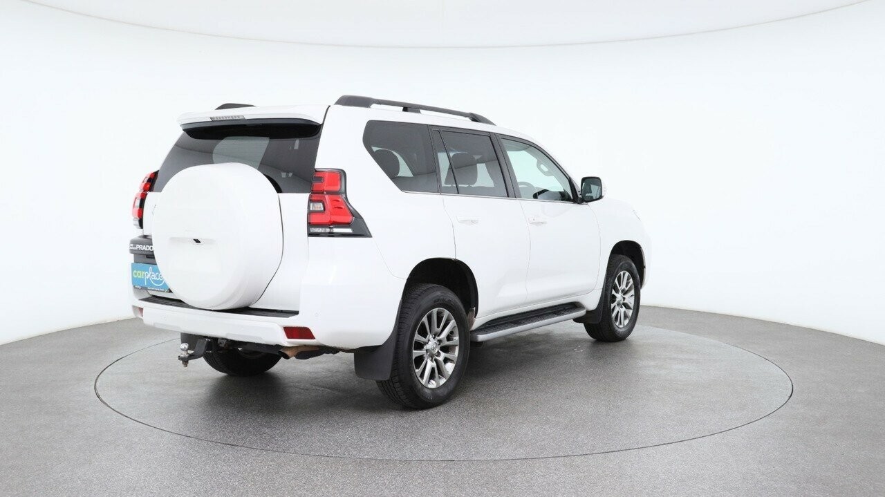 Toyota Landcruiser Prado image 4