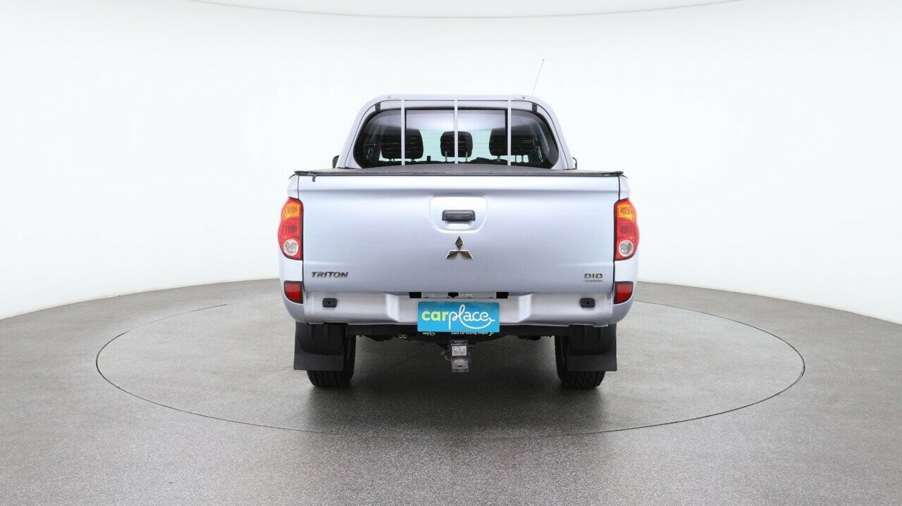 Mitsubishi Triton image 2