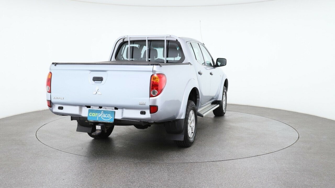 Mitsubishi Triton image 3