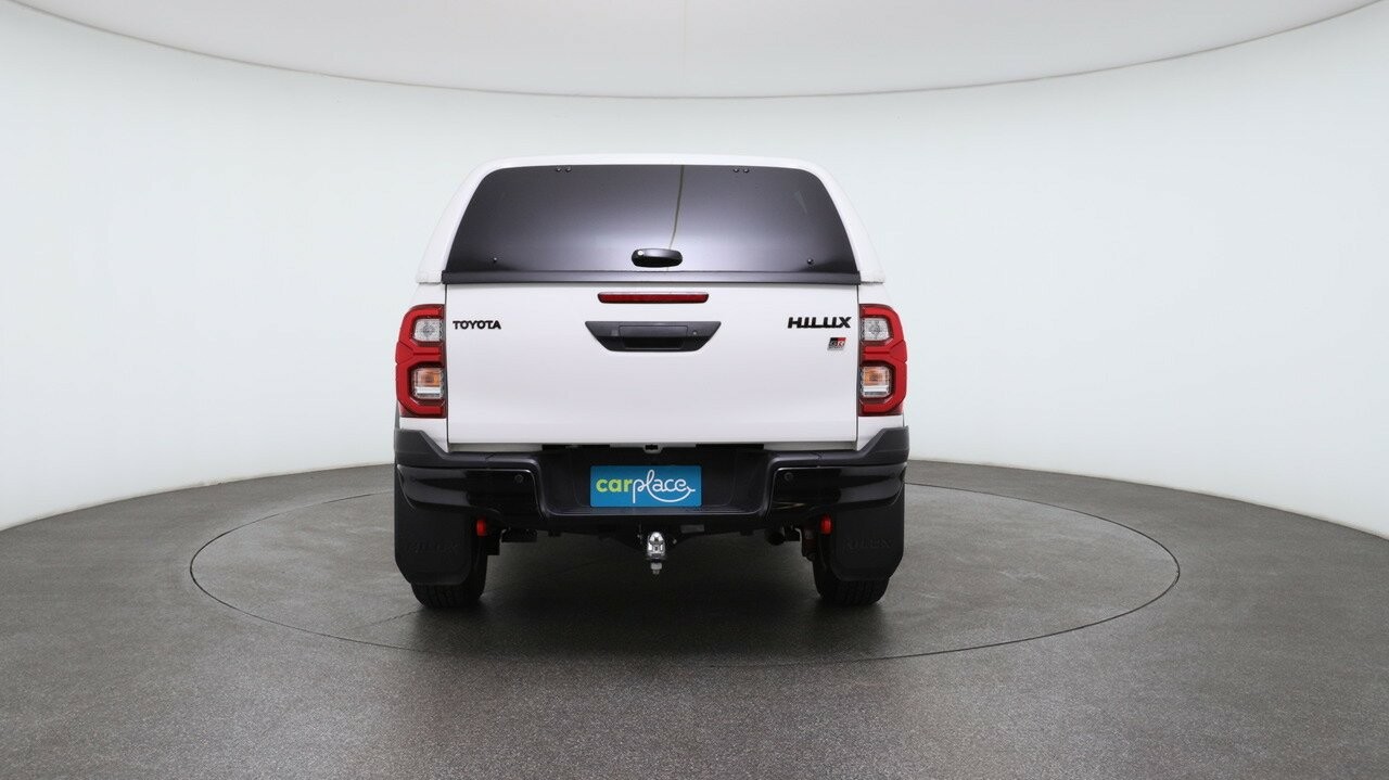 Toyota Hilux image 2