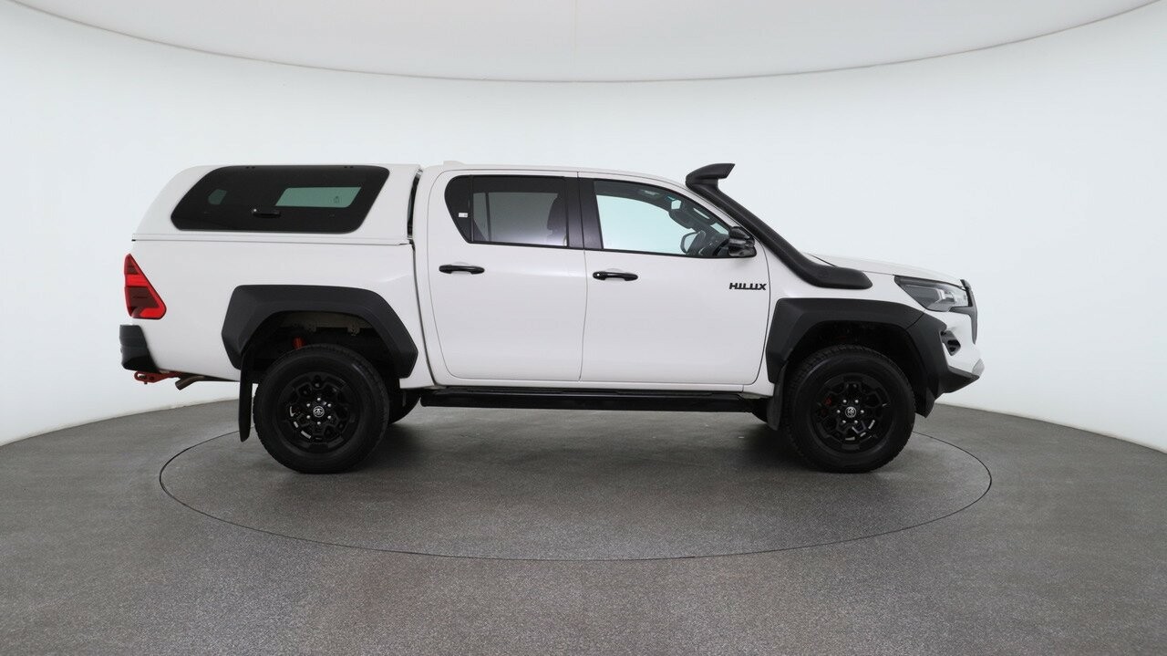 Toyota Hilux image 4